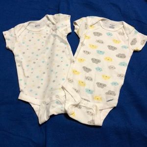 Bundle of 2 onesies